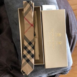 Men’s Burberry tie 100% authentic.